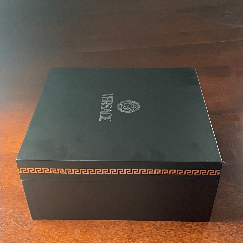 Versace Magnetic snap closure Black Box with Silver Logo - Picture 5 of 11